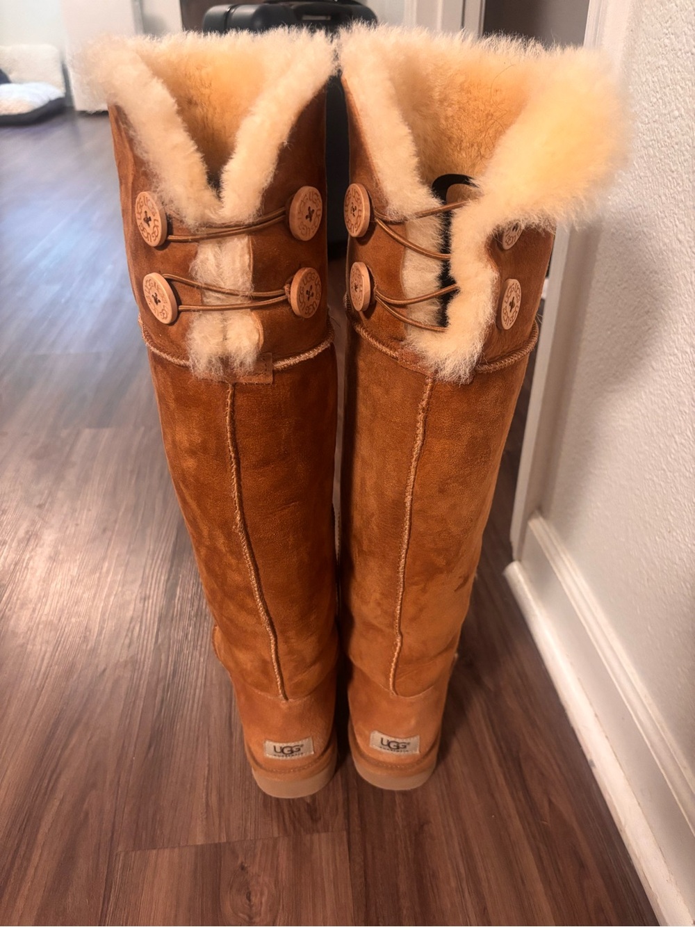 UGG Over the Knee Women's Bailey Button Boot in Chestnut Size 8 - Picture 4 of 6